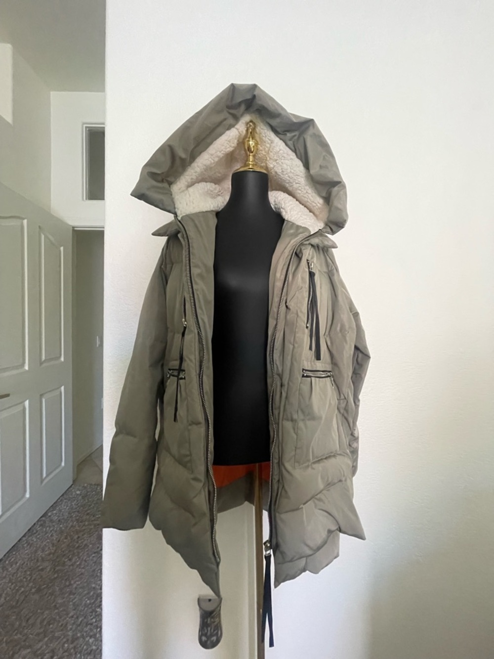 Women's Olive Green Hooded Puffer Coat - Picture 5 of 12
